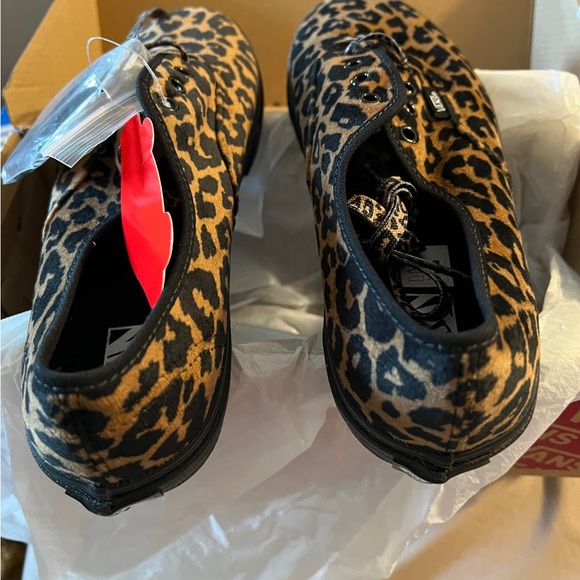 Vans - Picture 4 of 11